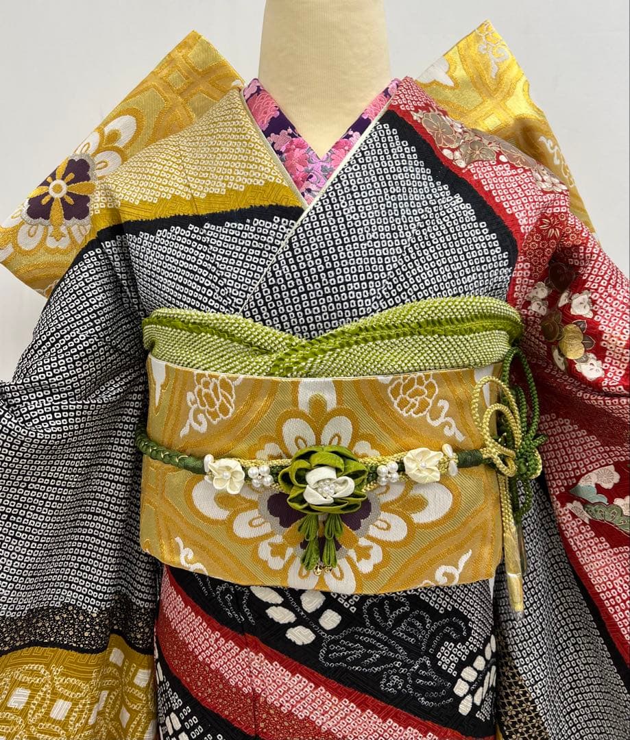 豪華総絞り　本加工　振り袖　フルセット　長襦袢　金彩　刺繍　成人式　振袖　596