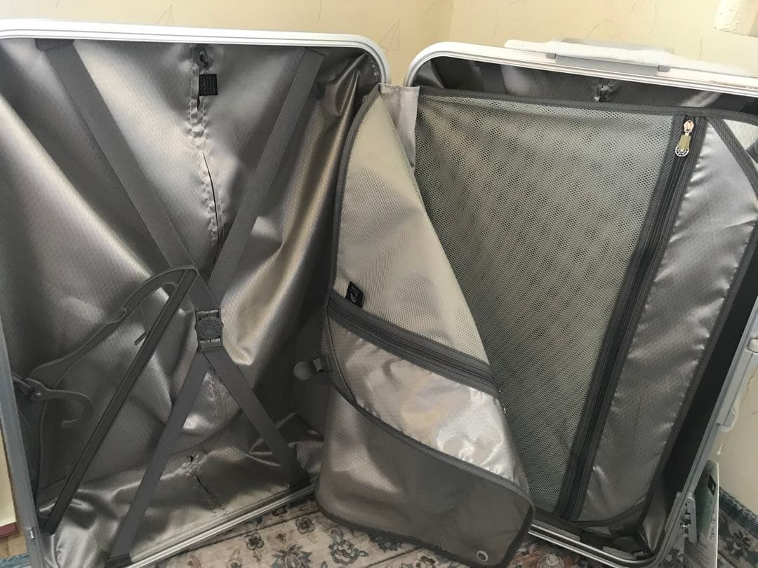 未使用スーツケース ハードキャリー 90L ホワイトカーボン TSAロック