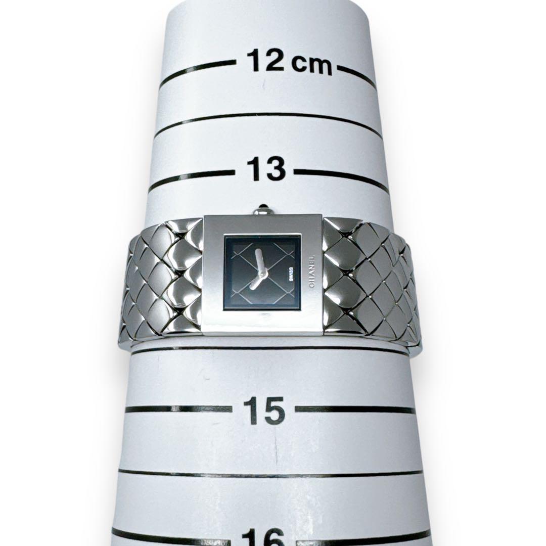 シャネル CHANEL マトラッセ ブラック 黒 シルバー クォーツ 腕時計