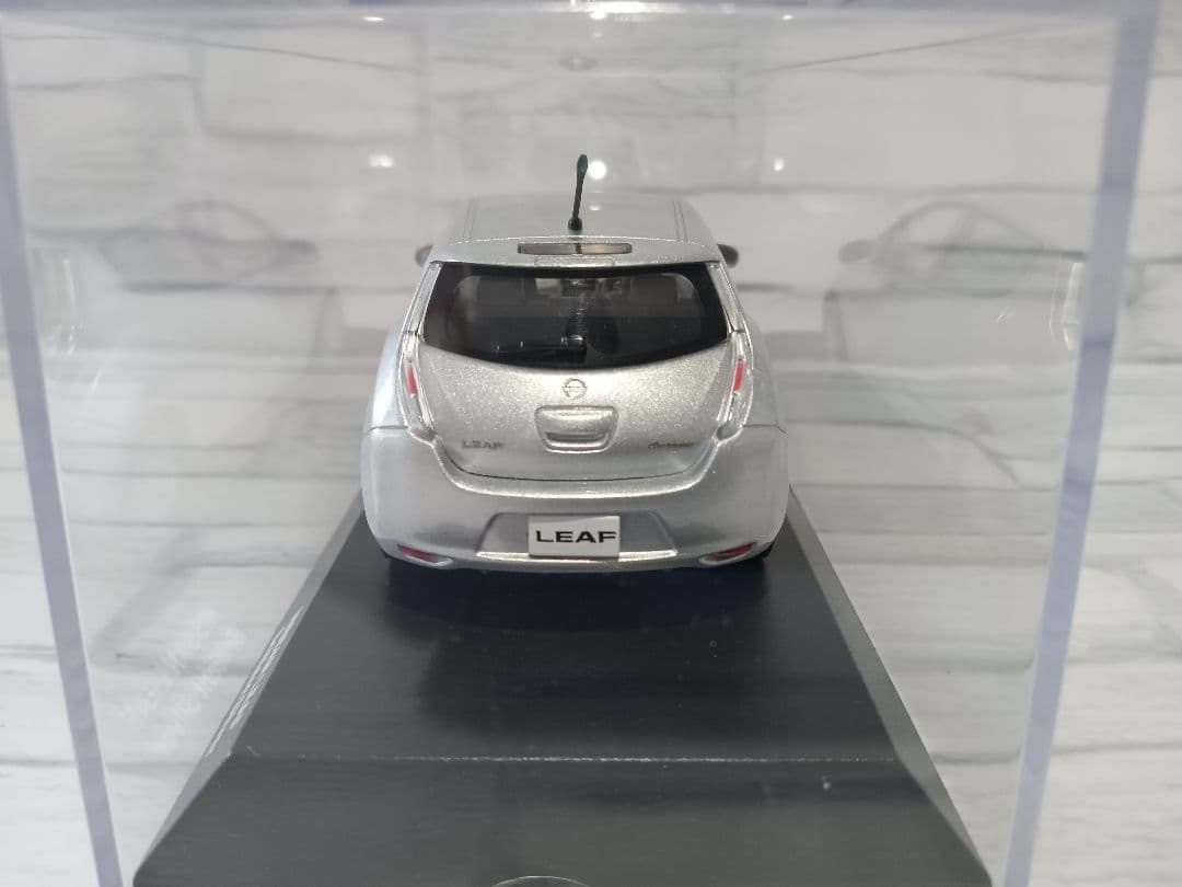 1/43 京商　日産　リーフ　ミニカー　ブリリアントシルバー