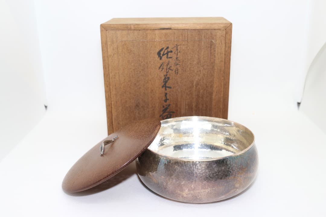 マリ様　純銀 鎚目 蓋付き 菓子器 茶道具 共箱有り 重量約185g