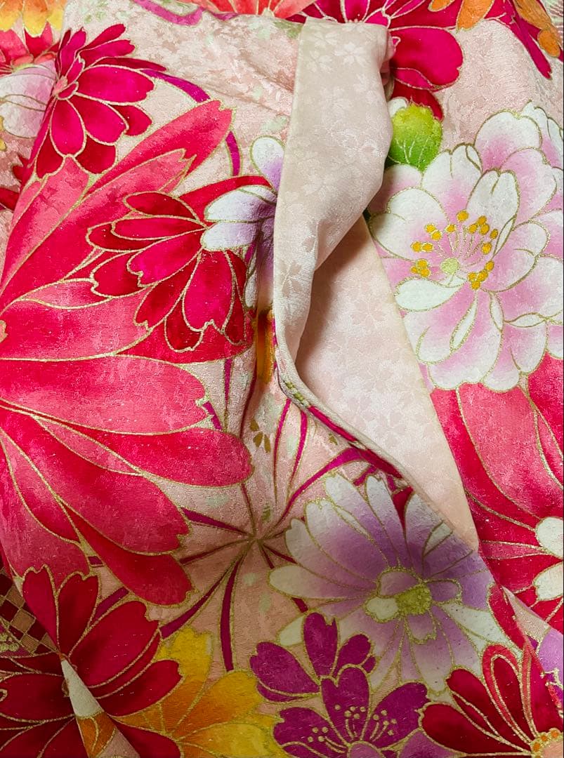 振袖　ピンク系　淡いピンク　銀通し　刺繍　牡丹　桜　リボン　鞠柄　正絹