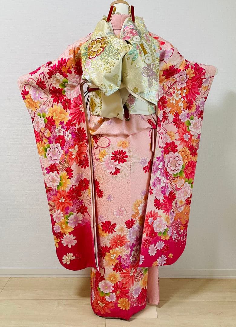 振袖　ピンク系　淡いピンク　銀通し　刺繍　牡丹　桜　リボン　鞠柄　正絹