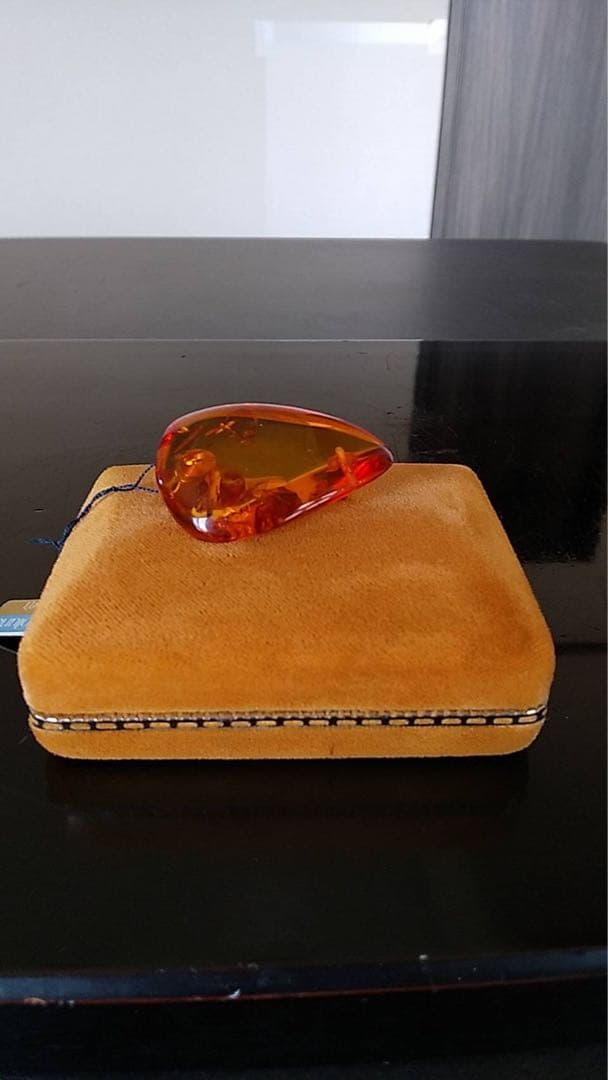 琥珀ブローチ　宝石　天然琥珀パワーストーン　ジュエリー　琥珀