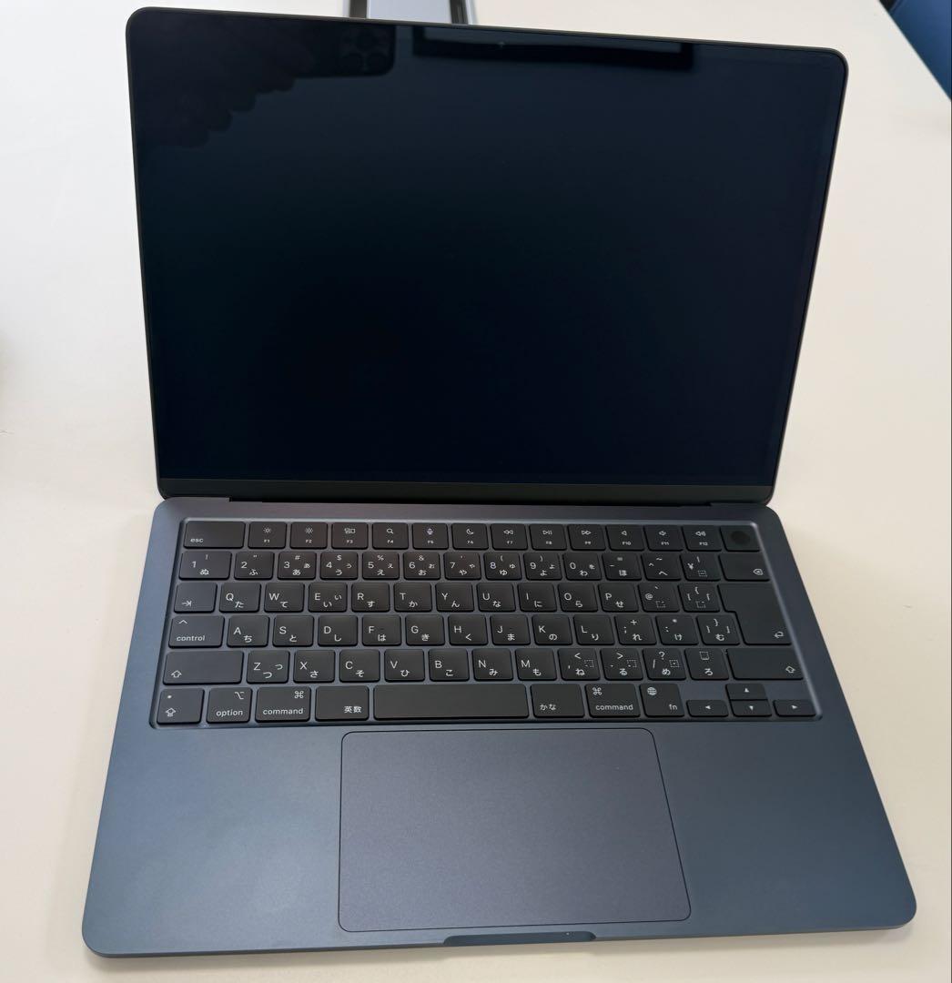 【良品】MacBook Air M2 8GB/256GBミッドナイト おまけ付