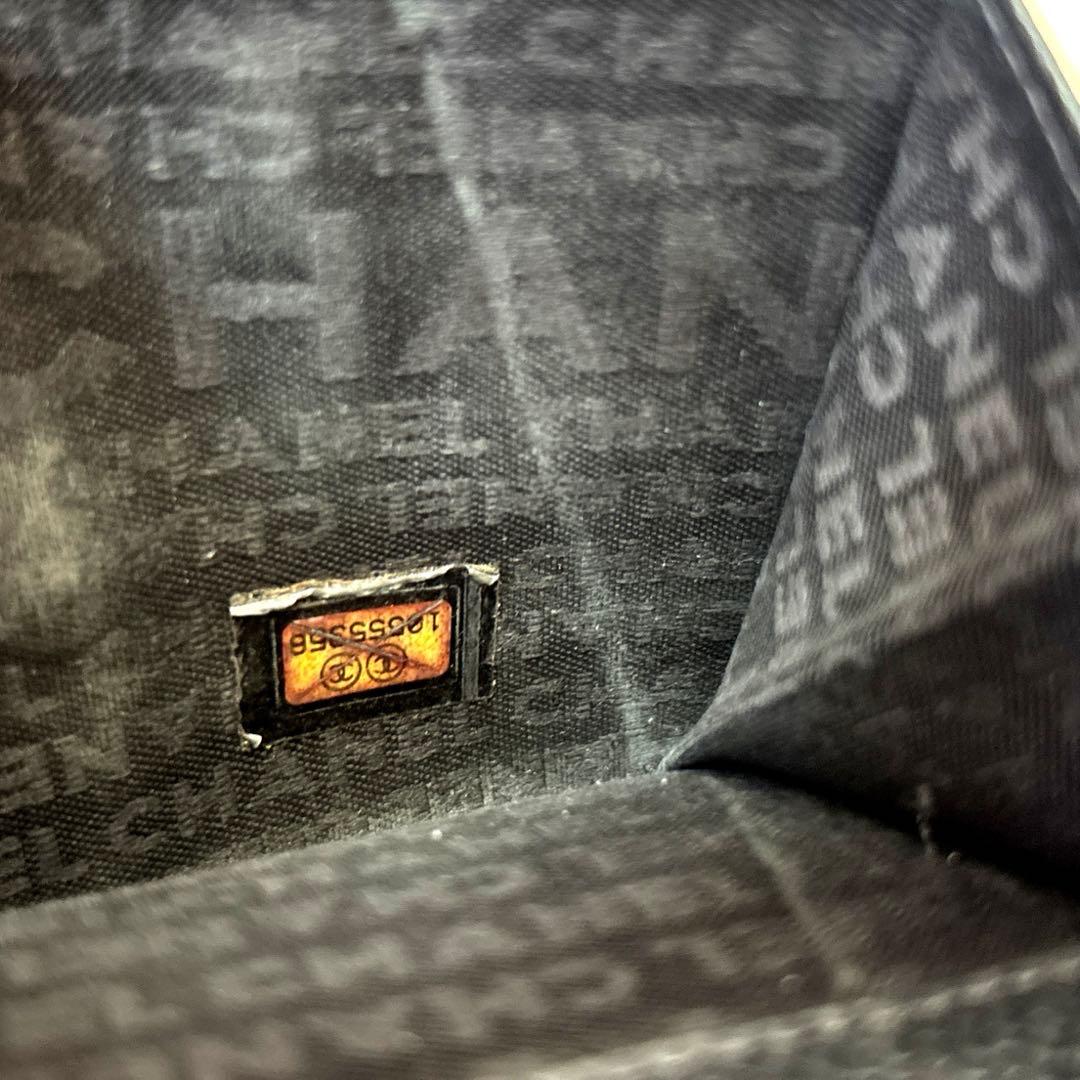 CHANEL シャネル　ブラックレザー 二つ折り財布