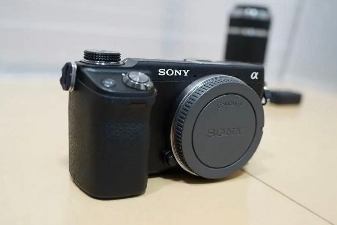 Sony 名機 NEX-6(中古)とダブルズームレンズキット(新品同様)