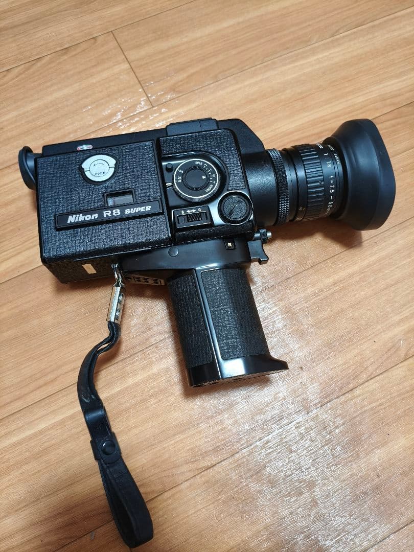 貴重フード付☆Nikon R8 SUPER 8ミリカメラ 通電確認済 外観美品