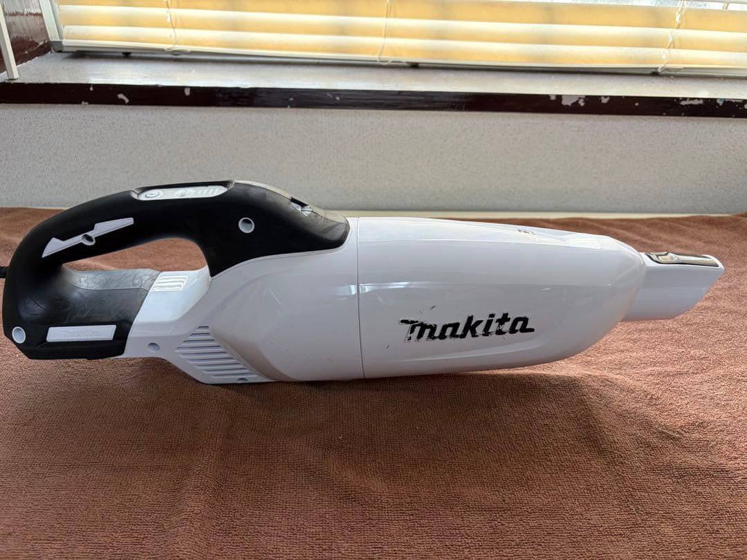マキタ　充電式クリーナー　CL284FD