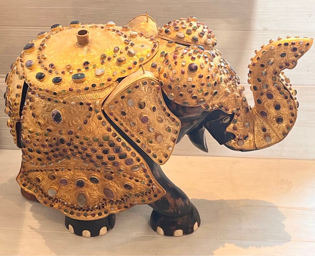 鑑定書あり　希少　中国美術 木彫 宝石飾 特大 象 置物 飾り物 インテリア