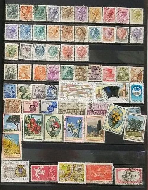 イタリア　２０-８０年代　使用済み切手　コレクション台紙付き
