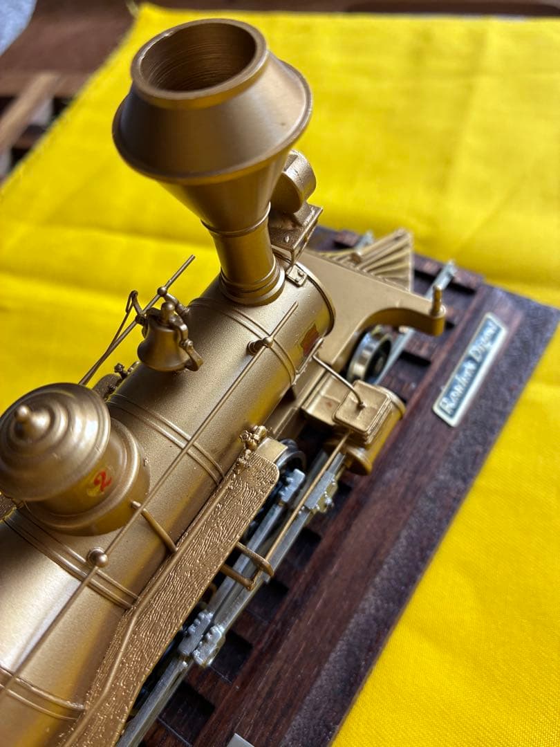 未使用品 弁慶号 蒸気機関車模型 金属製 レール基台・ケース付