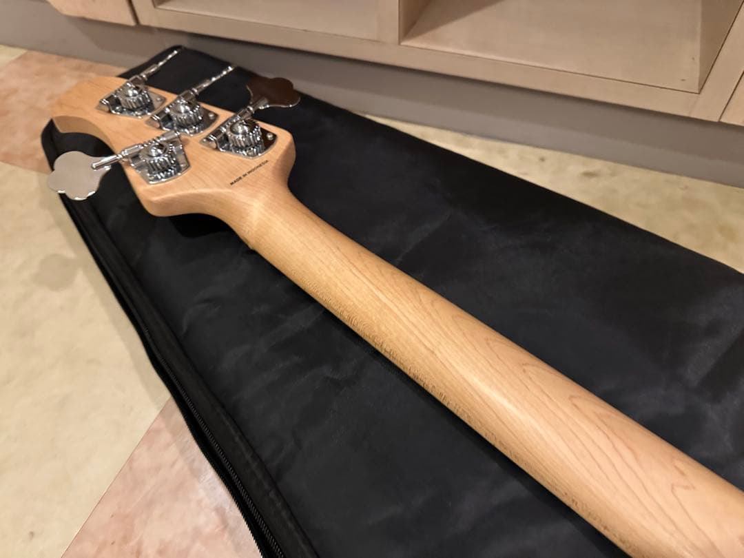 Sterling by Musicman Ray34 StingRay 4弦