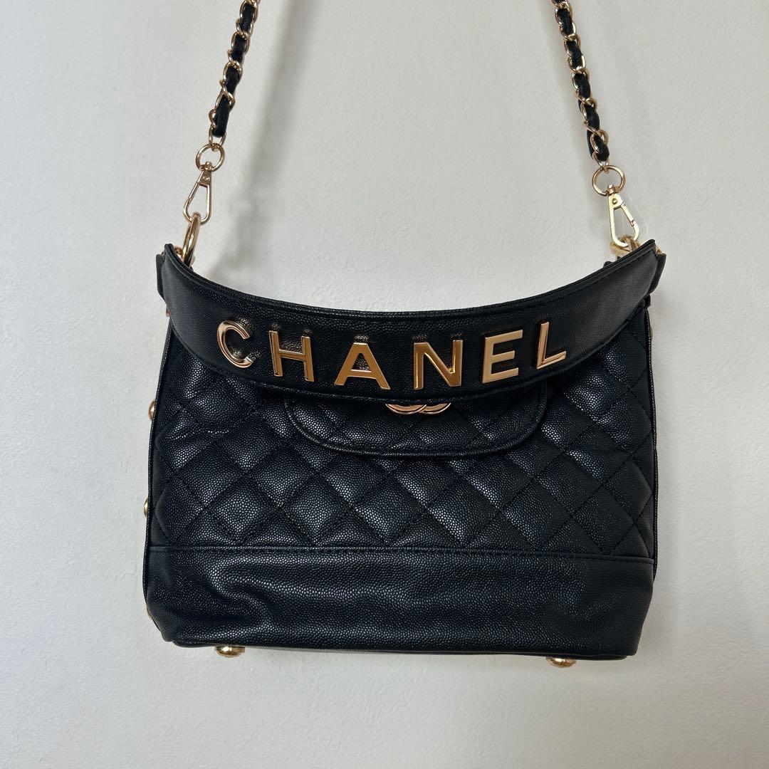 ブラックショルダーバッグ　ノベルティ　CHANEL