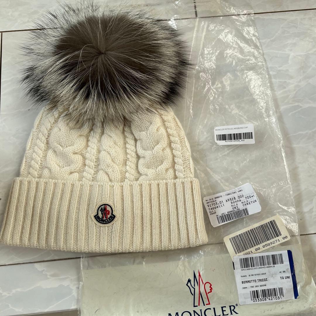 モンクレールケーブル編みニット帽子ホワイト美品