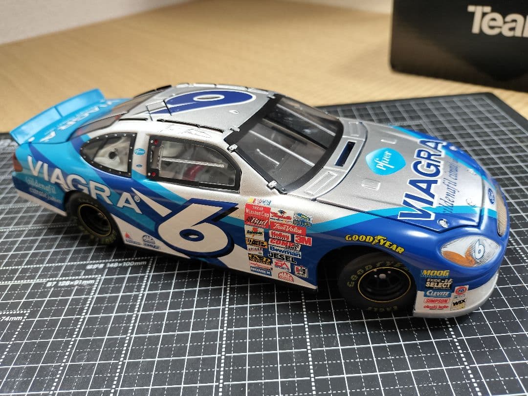 1/24 ナスカー　フォード　トーラス ＦＯＲＤ NASCAR　VIAGRA