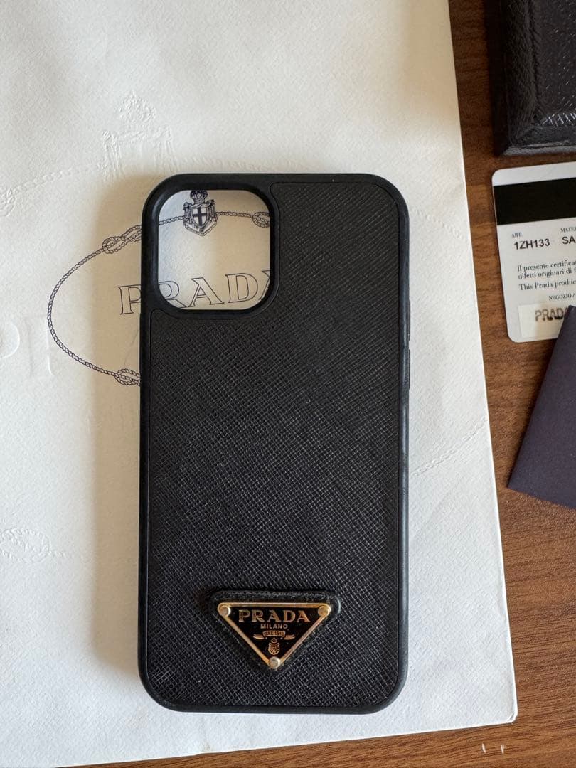 PRADA ブラックレザー iPhoneケース　正規品