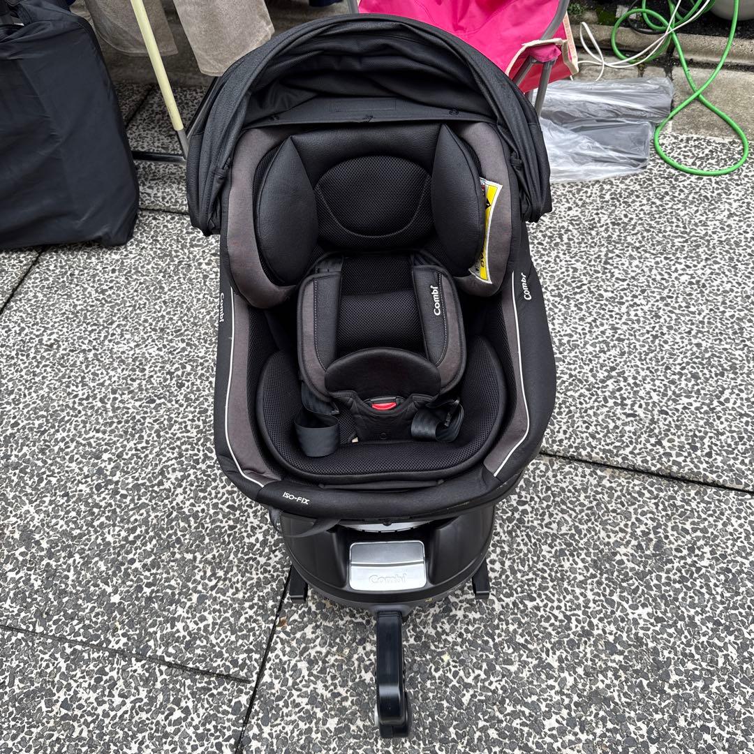 【足立区手渡しまたは、佐川急便】チャイルドシート　コンビ　アイソフィックス