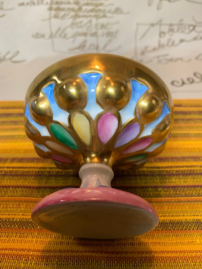 フランス製　アンティーク　リモージュ焼きの金彩とフルーツ花柄が素晴らしい蓋物！