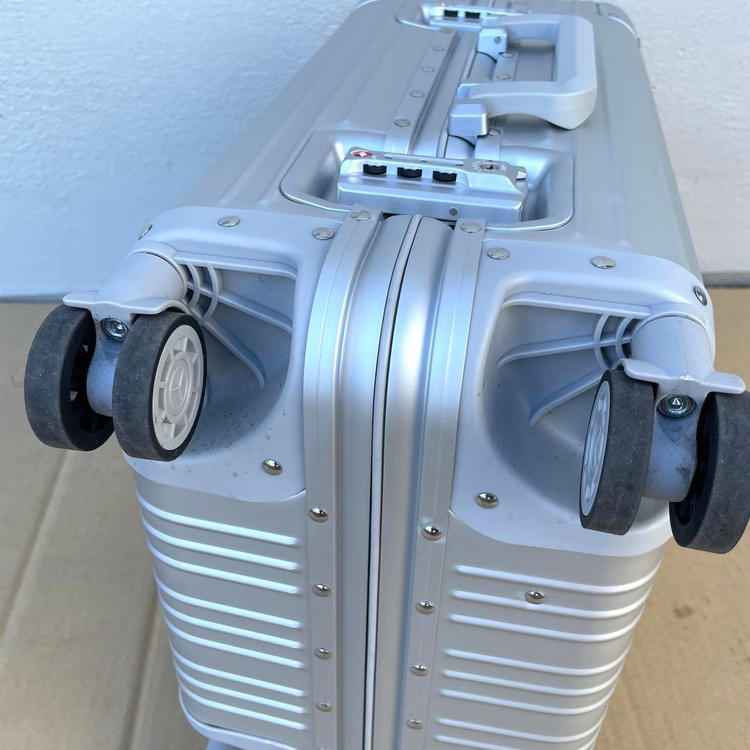 メルセデスベンツ オリジナル アルミ スーツケース TSAロック 四輪 シルバー