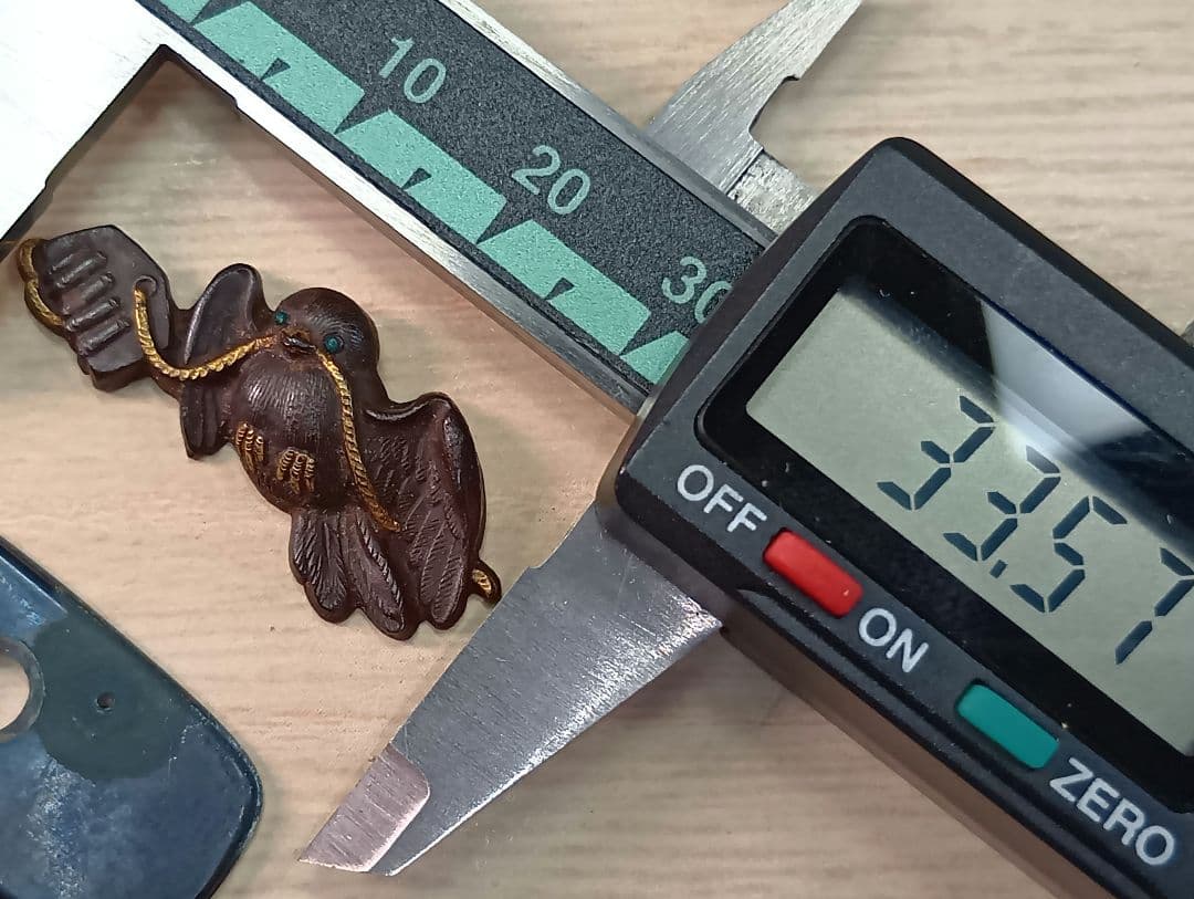 煙草入れ／超絶技巧鳥前金具／在銘あり　皆元