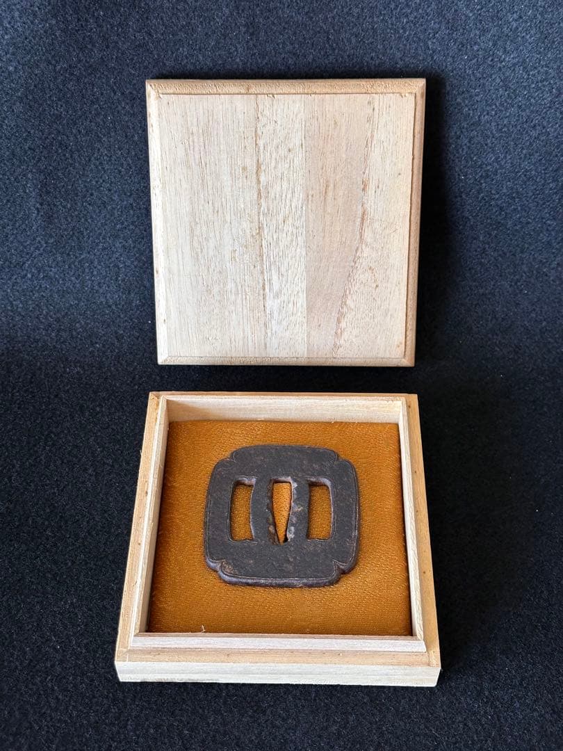 古美術　鉄地刀鍔　古刀剣装具　　時代物　25CA