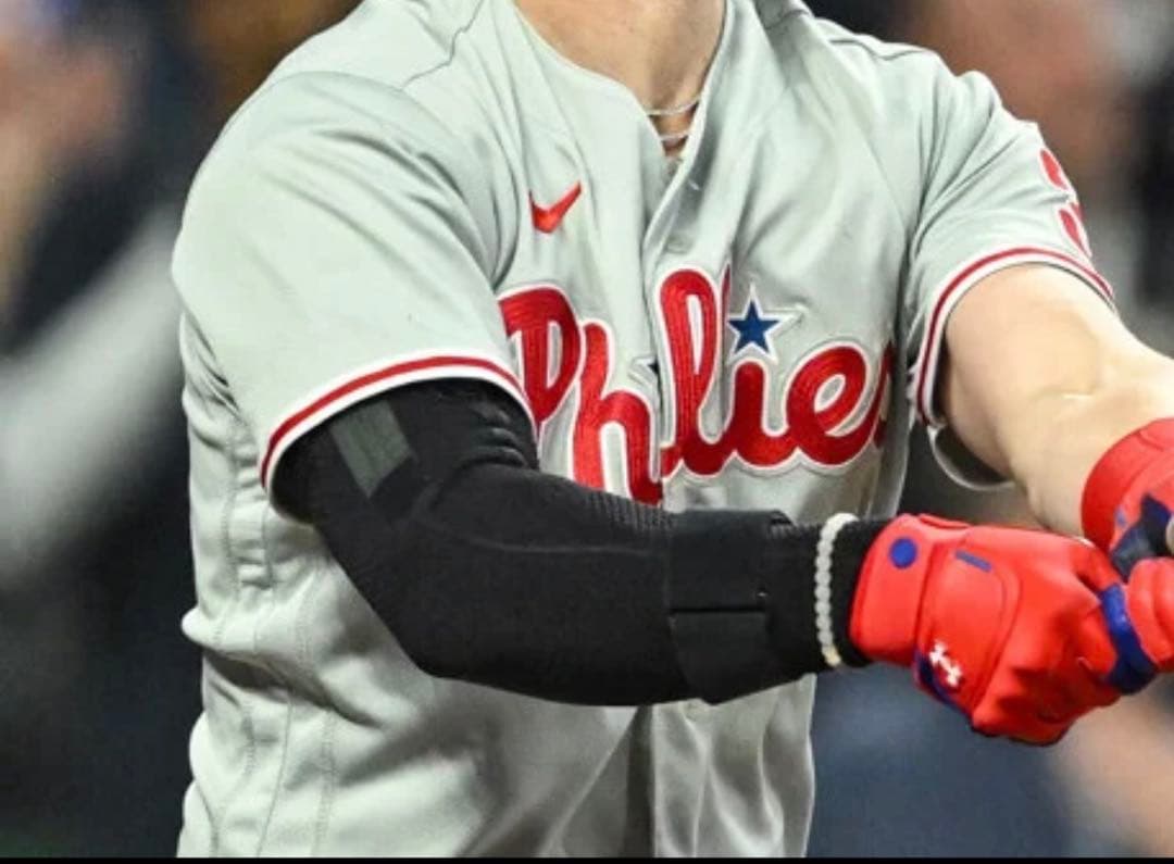 肘サポーター BAUERFEIND 大谷翔平