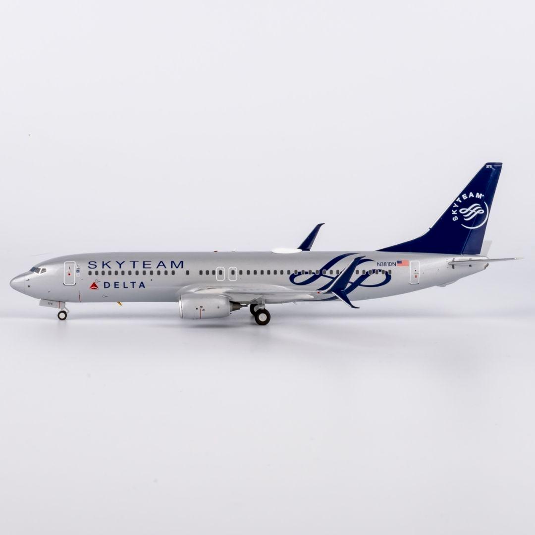 デルタ航空 737-800 スカイチーム塗装 N381DN 1/200