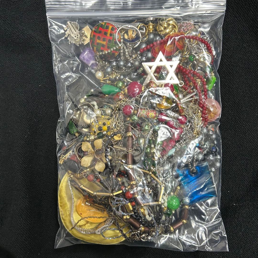 イミテーションアクセサリー まとめ売り 1kg ④