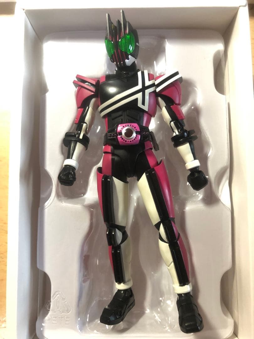 フィギュアーツ 真骨彫 仮面ライダーディケイド(ネオディケイドライバーVer.)