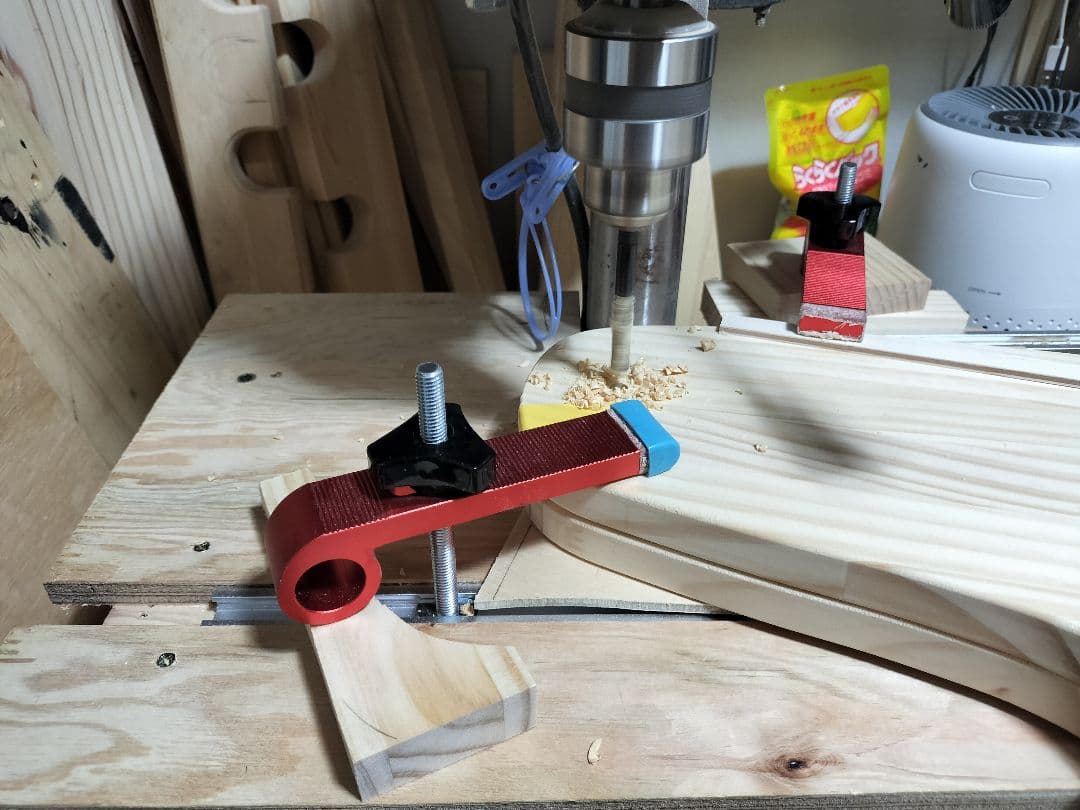 ♪手作り　沖縄三線スタンド　正面向き2丁並び引き出し付き♪