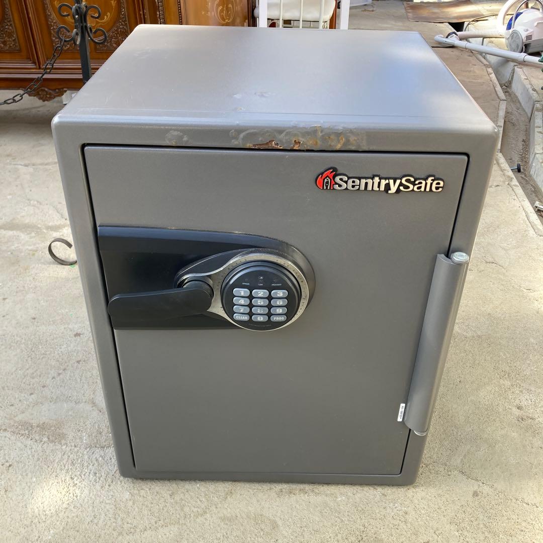 SentrySafe デジタル式 耐火金庫 テンキー式 AW-569725