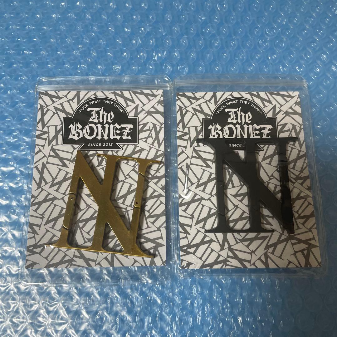 The BONEZ N-Logo Shaped カラビナ ゴールド.ブラック