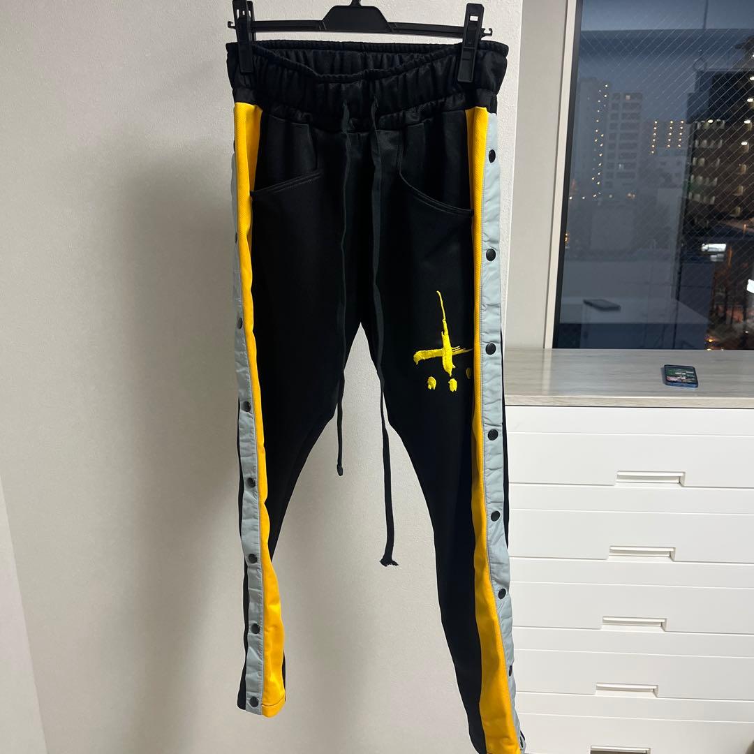 CALO ジョガーパンツ ブラック/イエロー