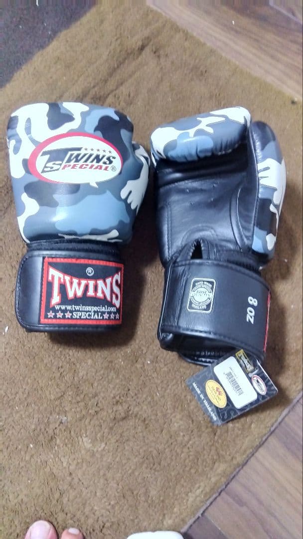 新品タグ付きTWINS ボクシンググローブ ZD 8 迷彩 8オンス