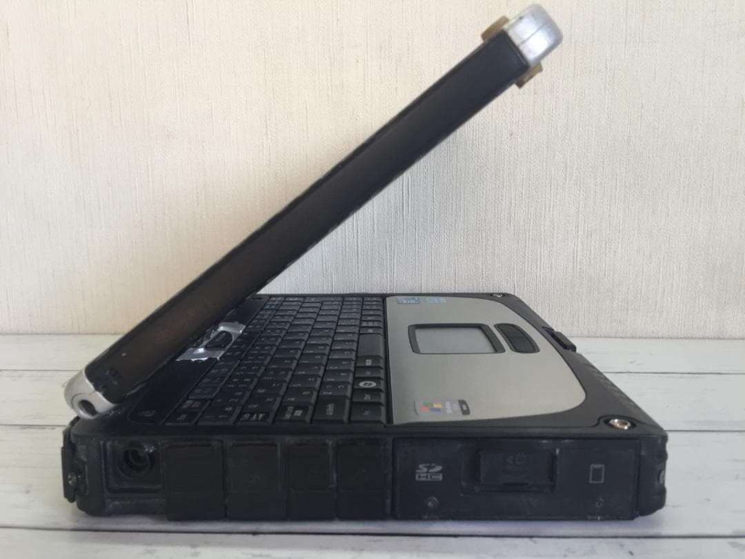 TOUGHBOOK CF-19 落下や衝撃、水、埃に強い　堅牢なノートパソコン1
