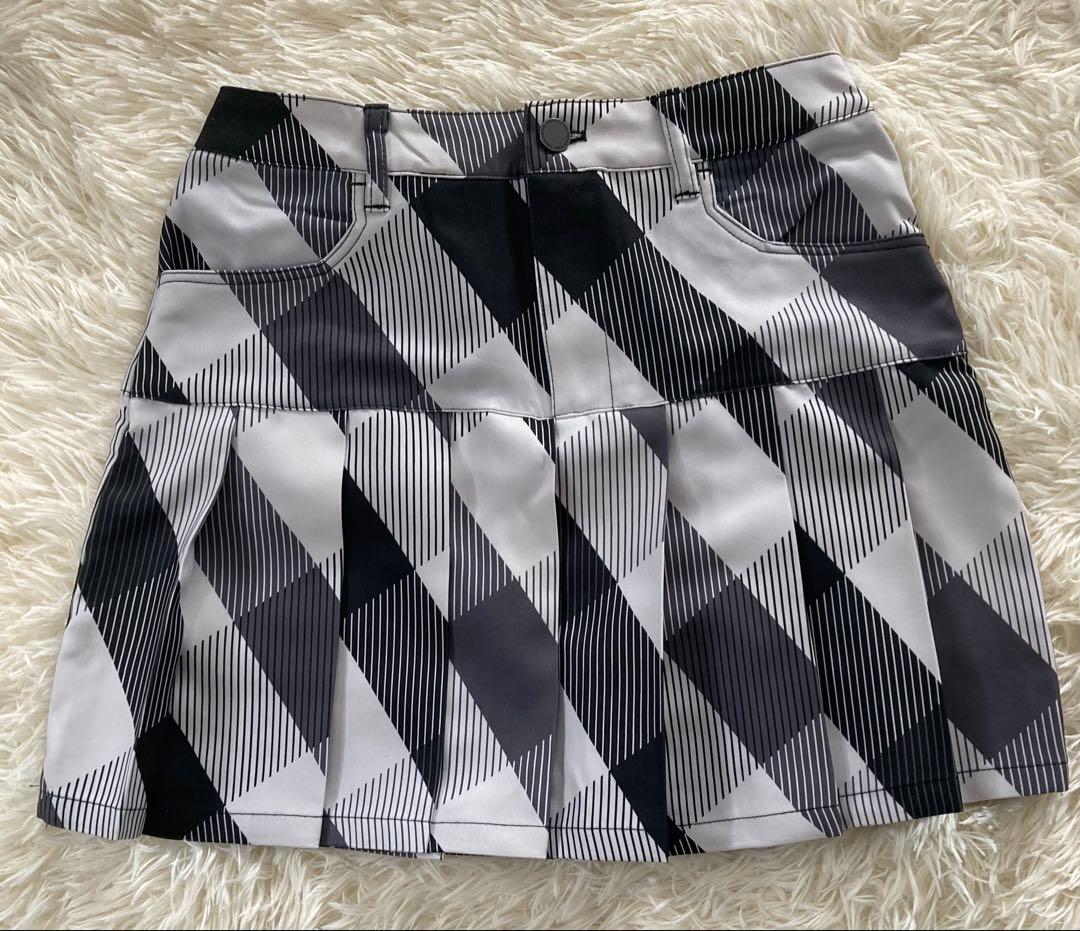 アクアスキュータム　ゴルフスカート　モノトーン　白黒