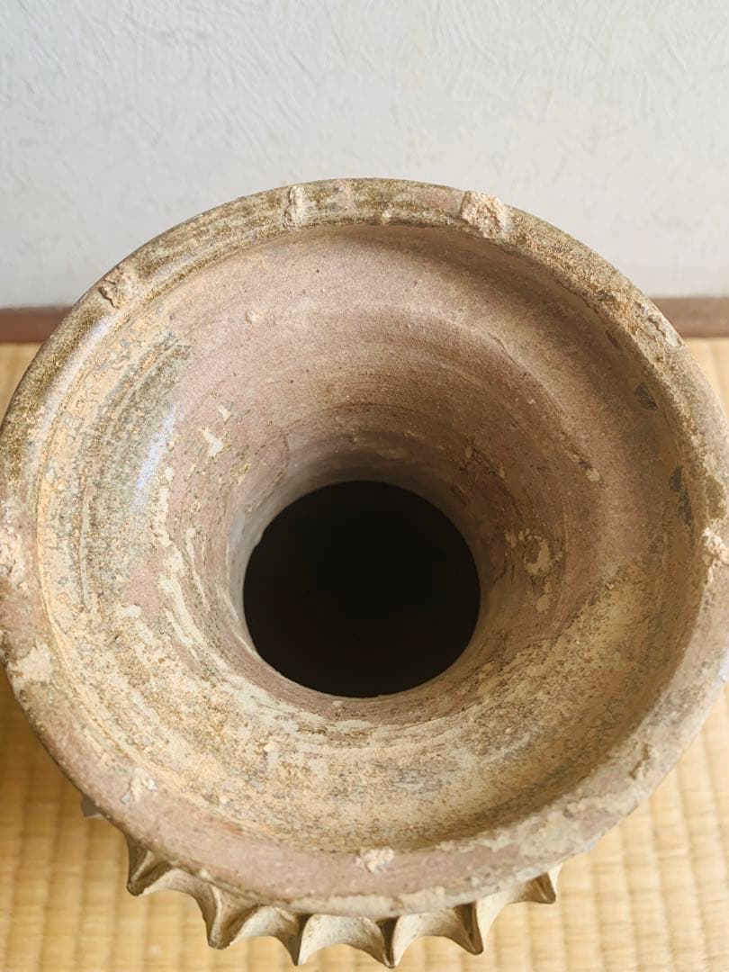 中国早期青磁花瓶　南北朝時代