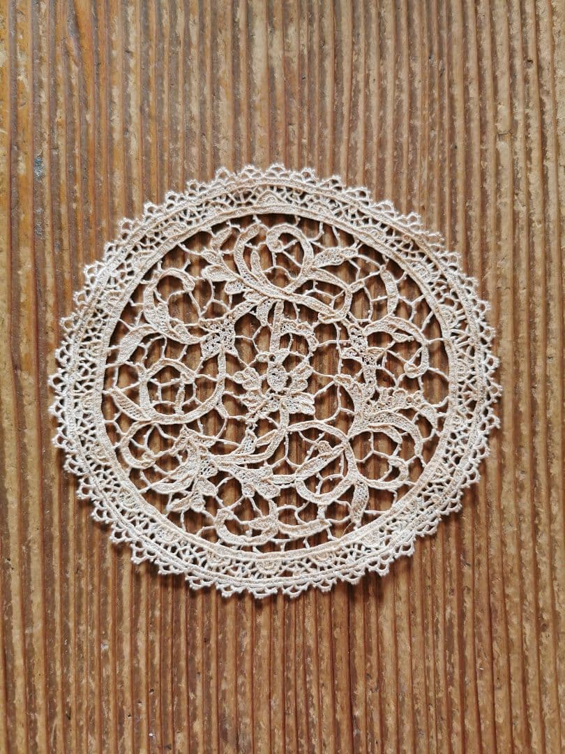 アンティーク イタリア ヴェニス ブラーノレース セピア パチネ 草花紋ドイリー