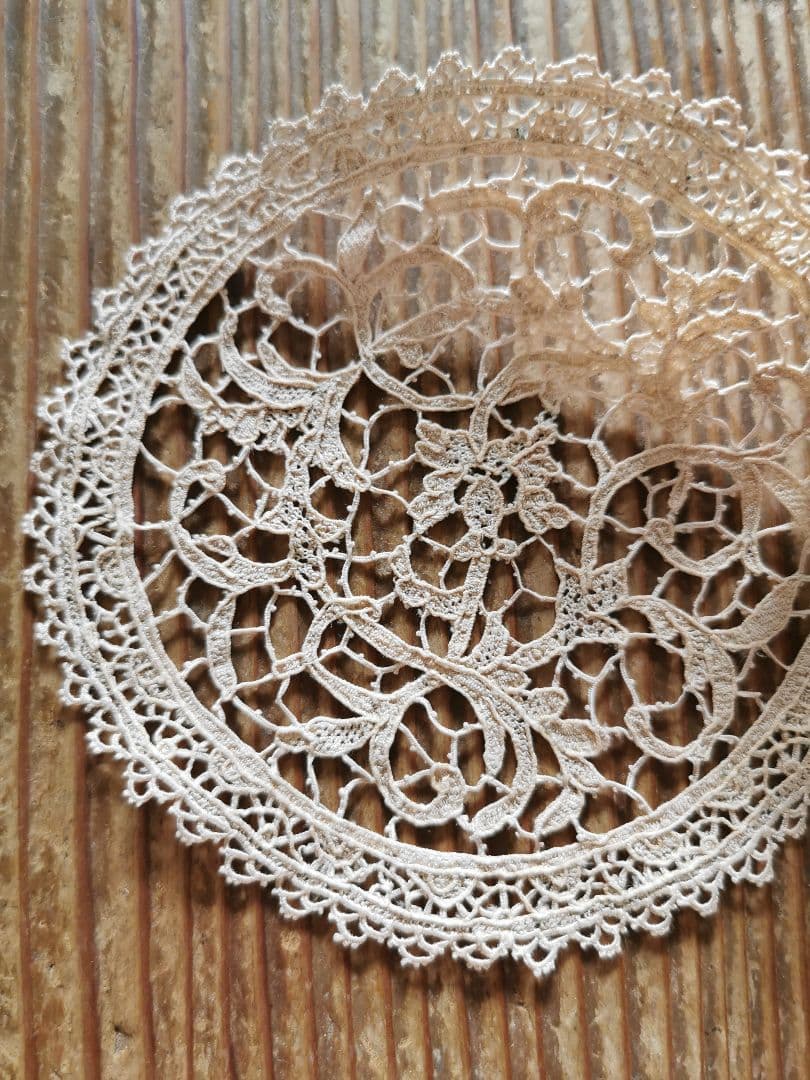 アンティーク イタリア ヴェニス ブラーノレース セピア パチネ 草花紋ドイリー