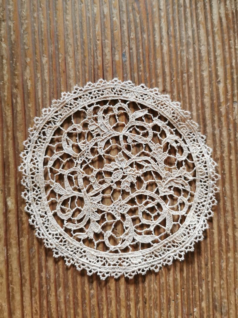 アンティーク イタリア ヴェニス ブラーノレース セピア パチネ 草花紋ドイリー