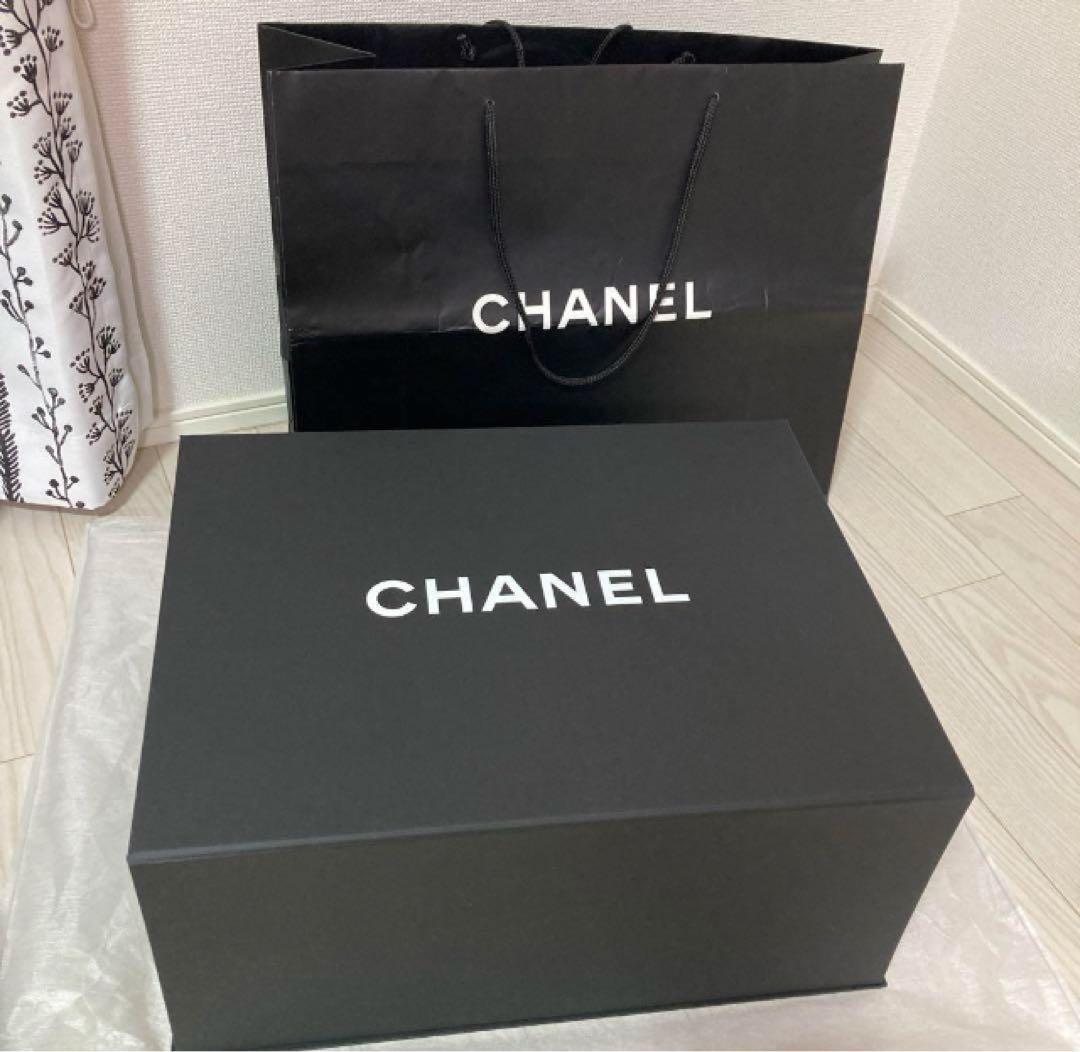 CHANEL ショッパー包装紙& 大きいサイズマグネット式箱、靴入れ空箱&リボン