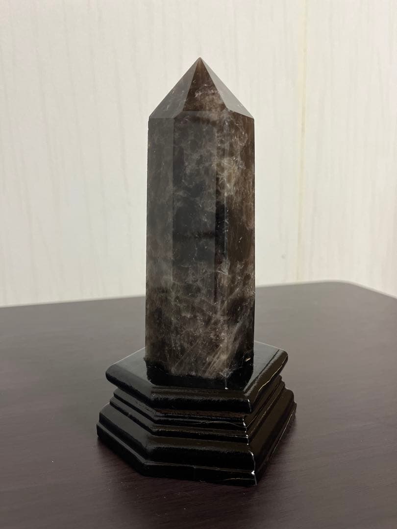 超希少　純天然黒水晶　モリオン鉱石六角柱　台座付き