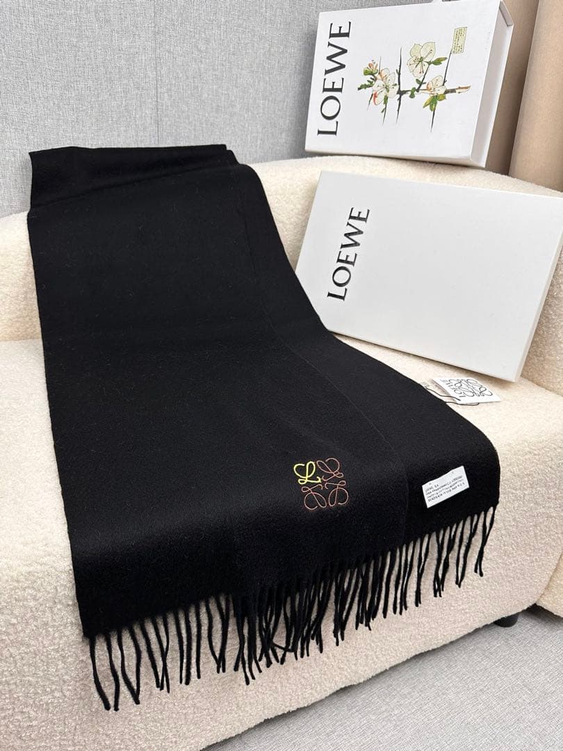LOEWE ブラック マフラー　カシミヤ フリンジ付き　30×180㎝