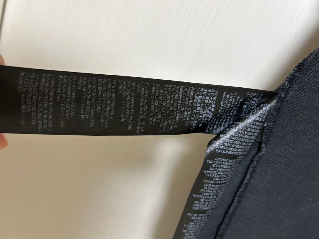 【希少】Balenciaga ブラック Tシャツ Be different.