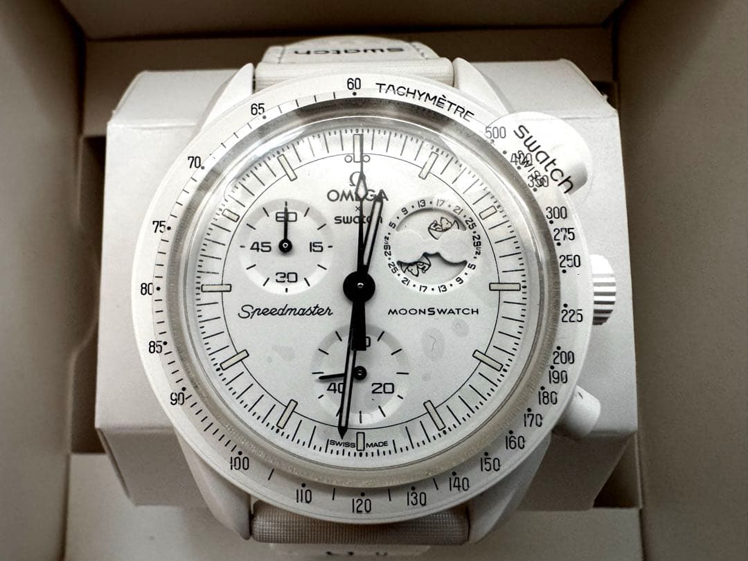 ムーンスウォッチ　スヌーピー　Swatch MoonSwatch 白