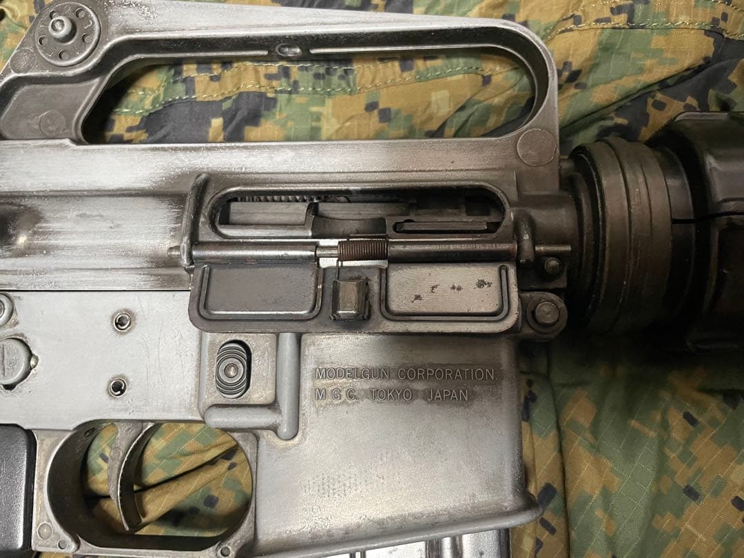 MGC XM177 モデルガン　金属　本体とマガジンのみ