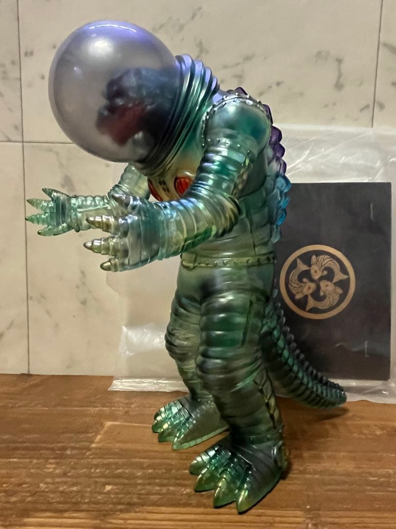 赤目天使 Desu Lightyear