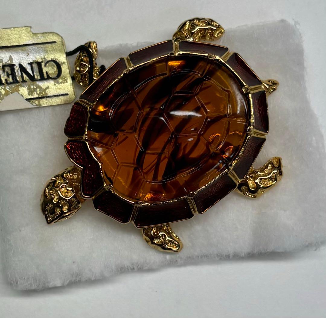 CINER カメ ブローチ