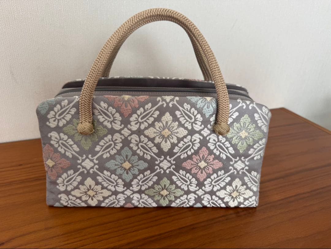 【新品同様】伊と忠　利休バッグ　グレージュ